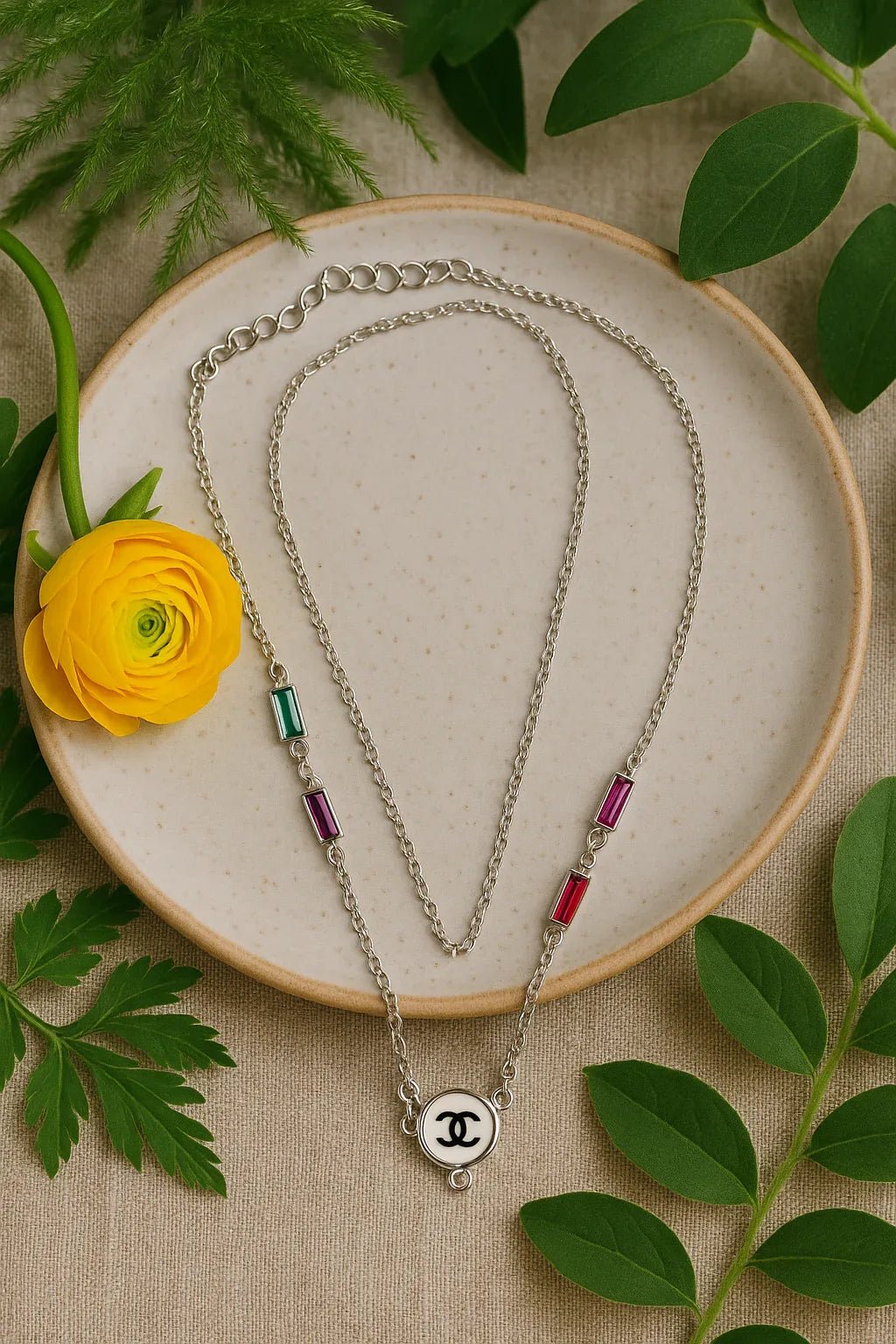 Elegance Redefined: The Iconic Multicolor Charm Necklace - Kemyu