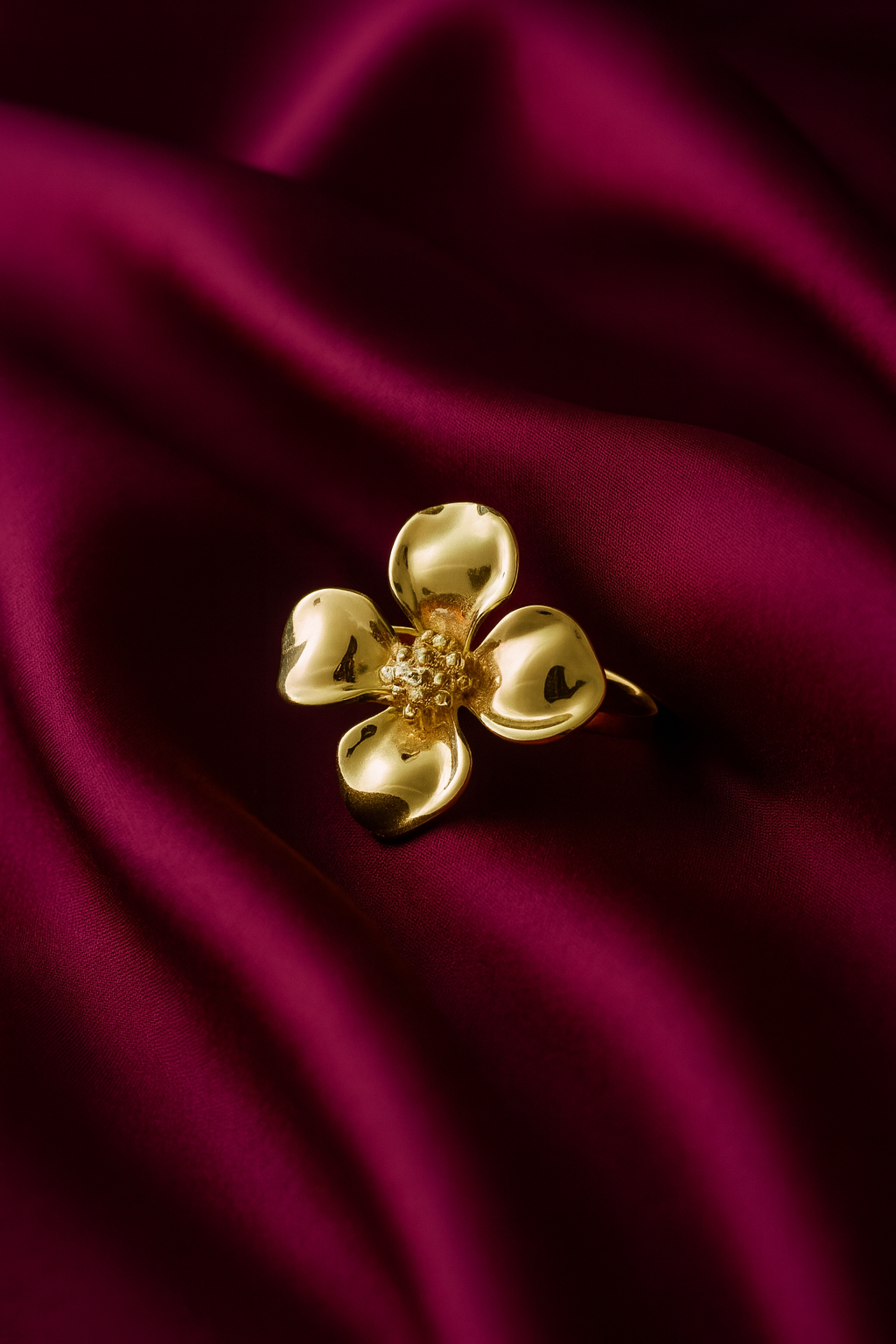 Golden Bloom Elegance – A Dazzling Statement Ring That Steals the Spotlight!