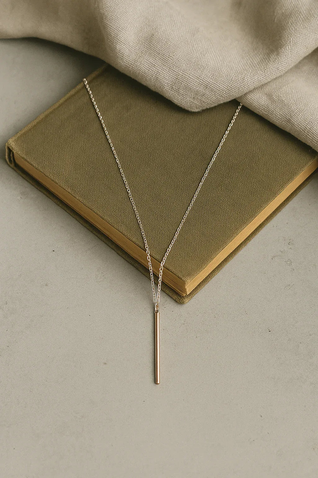 Minimal Muse: The Bar Pendant Necklace - Kemyu