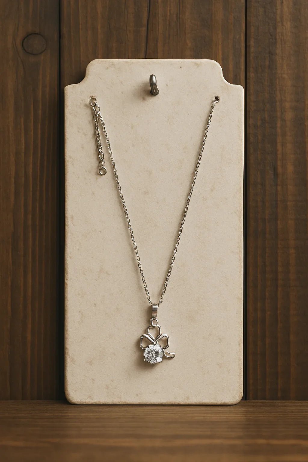 Radiate Elegance with the Clover Spark Necklace - Kemyu