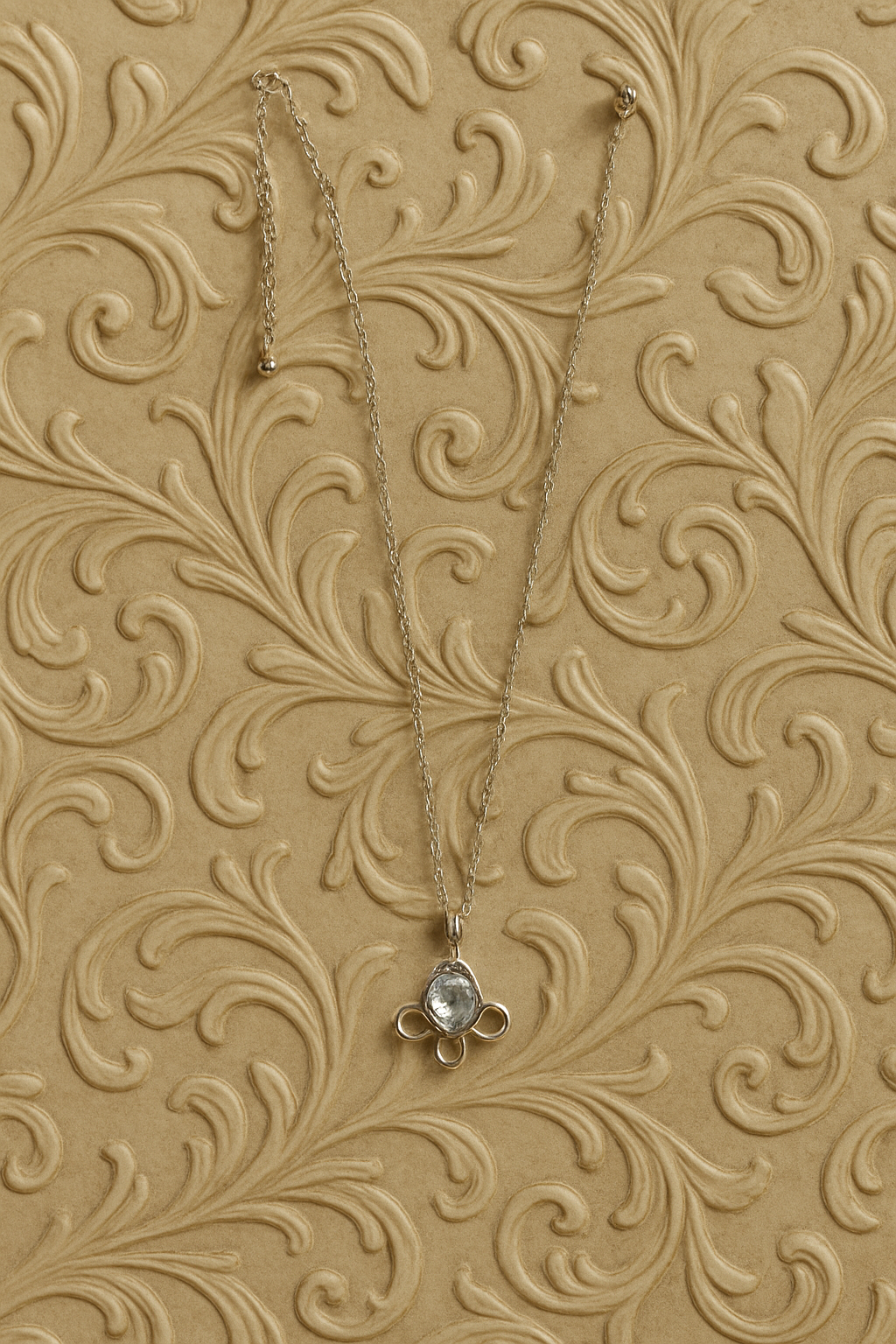 Elegant Clover Spark Necklace