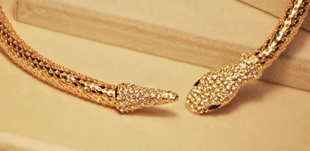 Golden Empress: The Royal Serpent Necklace