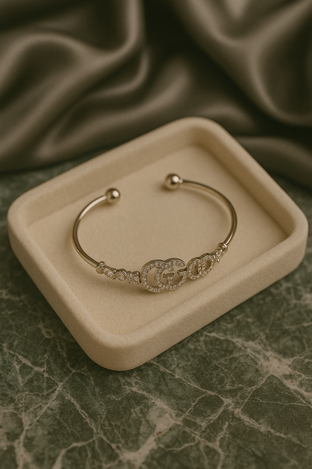 Grace in Every Glint” – The Modern Muse Bracelet