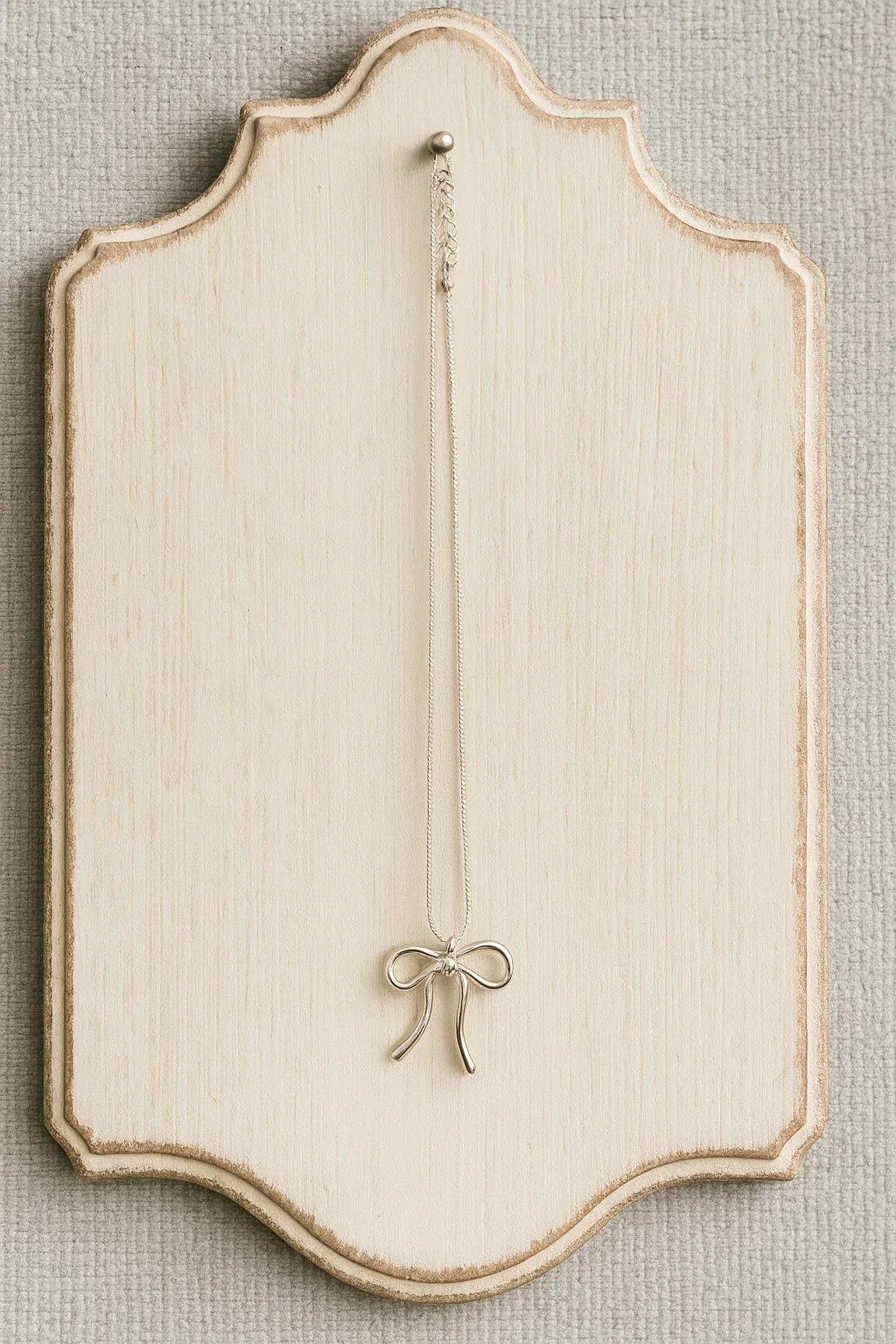 Elegant Charm: The Silver Bow Necklace - Kemyu