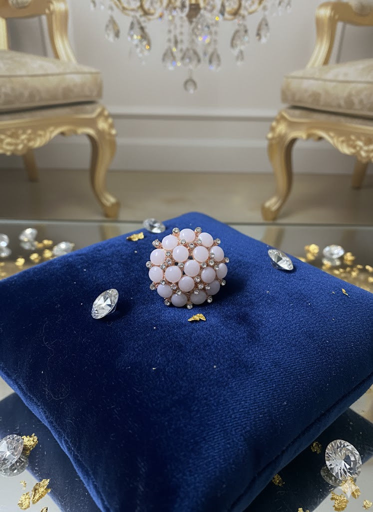 Luxurious & Grand (Focusing on the image's setting)