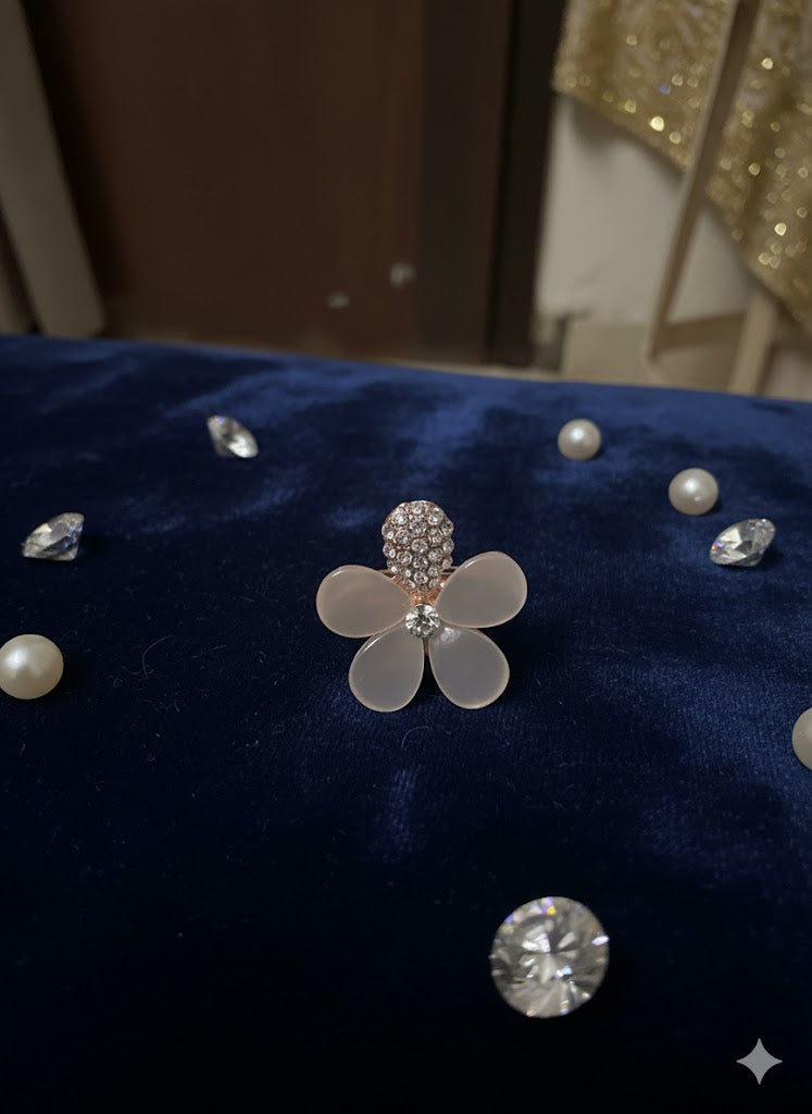 Royal Velvet Sparkle: The Luxury Diamond Flower Ring